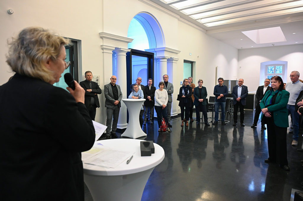 LWV-Landesdirektorin Susanne Selbert eröffnet die Ausstellung mit einer Begrüßungsrede